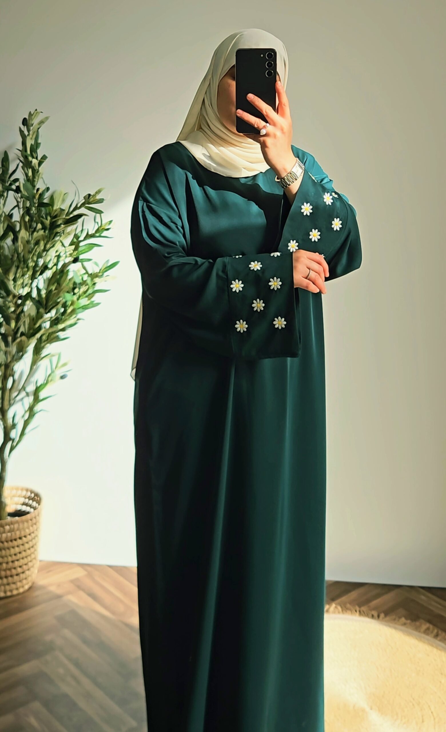 عباءة وردة 🌼